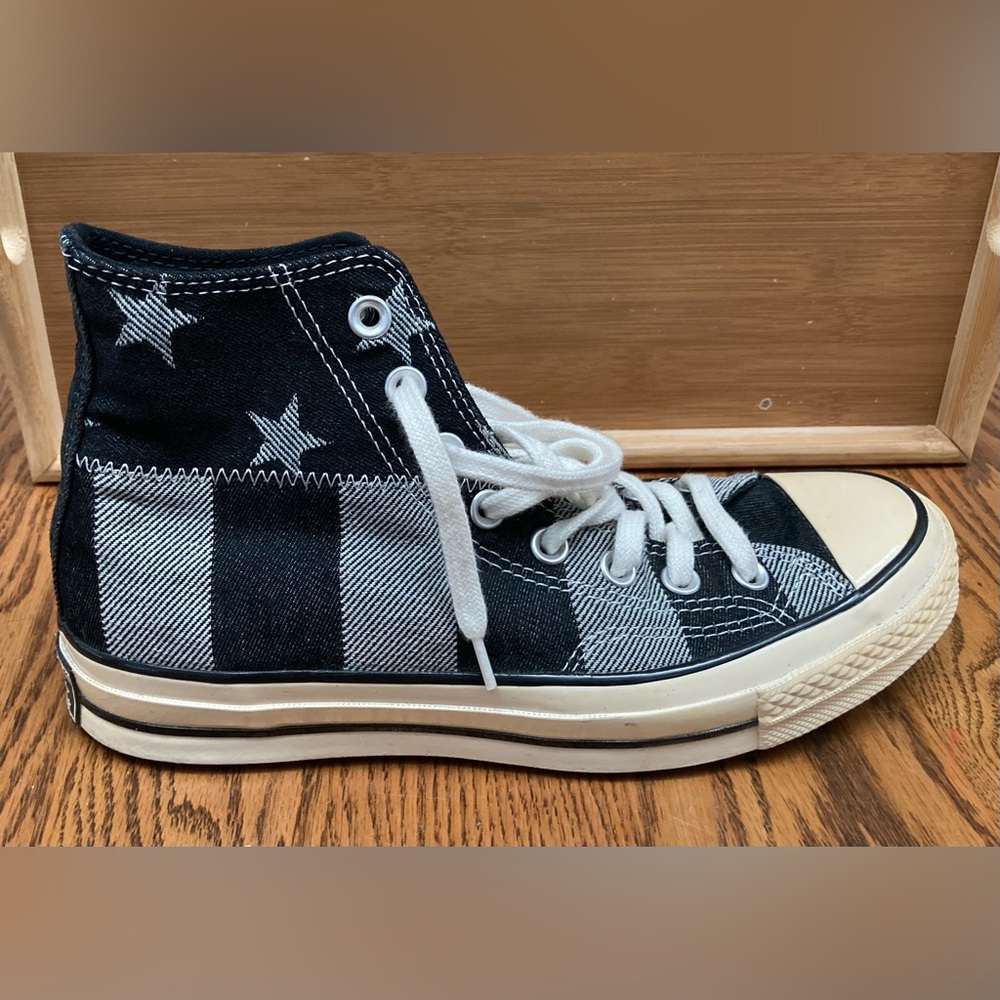 💫🏀💫Converse Black and Gray Striped with Stars High-Tops - Picture 4 of 11